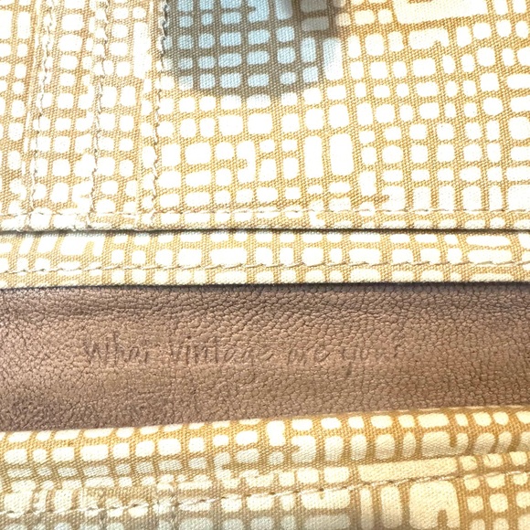 Fossil | Women’s Brown Leather Vintage Wallet with Heart Camera Design - Picture 6 of 6